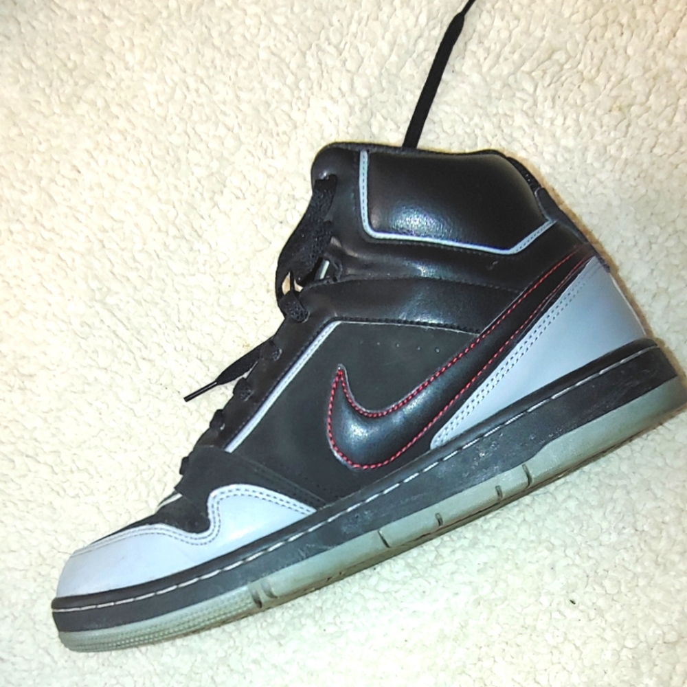 Vintage NIKE Hightops - Picture 2 of 9